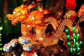 نمایش اژدها در شانگهای تصویر اژدها اغلب برای نماد خود چین استفاده می شود. 